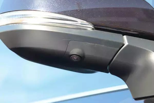 「いま新車を買うなら「本当に」付けるべき「安全装備」をレーシングドライバーが指摘！」の画像