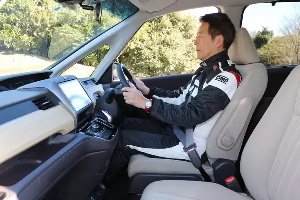 「いま新車を買うなら「本当に」付けるべき「安全装備」をレーシングドライバーが指摘！」の画像