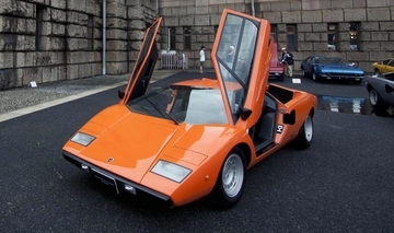 軒並みペッタンコ！　なぜスーパーカーの車高は低いのか？