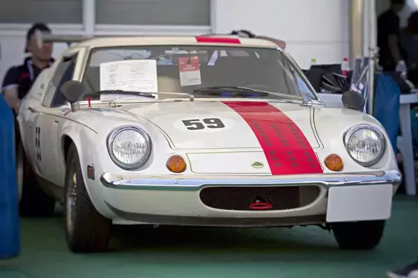 「中身はともかくオヤジ世代感涙！　庶民でも頑張れば買える「往年の」スーパーカー６選」の画像