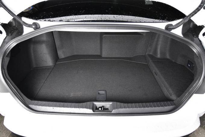 【試乗】新型MIRAIは完成度の高い「高級車」！　FCV「だから」を言い訳にしない圧倒的な実力とは