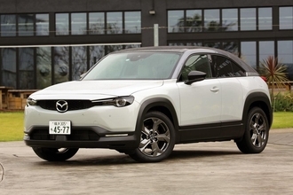 同サイズのSUVを揃えるから悩み倍増！　マツダCX-30とMX-30の違いと買いは？
