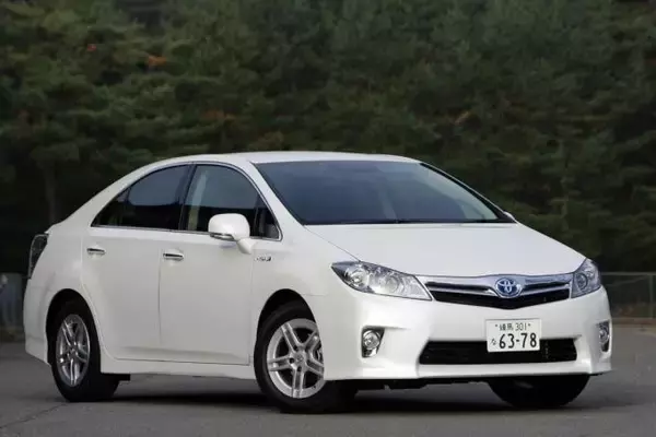 「渾身のハイブリッド専用車！　トヨタSAIとレクサスHSはなぜ１代で消えたのか？」の画像
