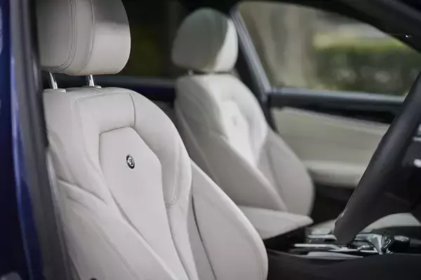 「BMWアルピナ D5 Sが発売開始！　最高出力347馬力を発揮する高性能ラグジュアリーセダン」の画像