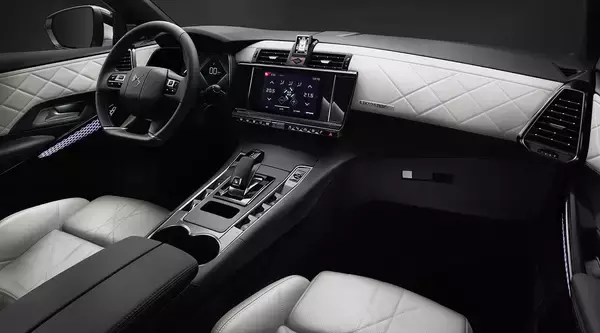 「DS7クロスバックにプラグインハイブリッドを搭載した「E-TENSE 4×4」を設定！　56kmのEV走行が可能」の画像