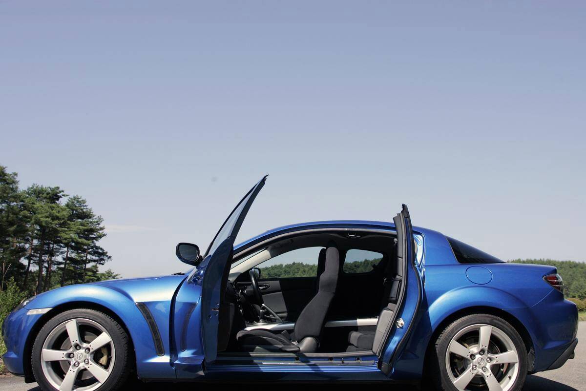 後席を「どう使う」かで便利か不便かがわかれる！　超少数派ながらクルマの「観音開きドア」が存在するワケ