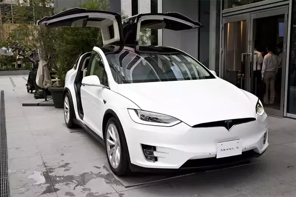 「「生物兵器対策装置」に衝撃の「衝突被害軽減」策！　最先端車の驚き先進装備４つ」の画像