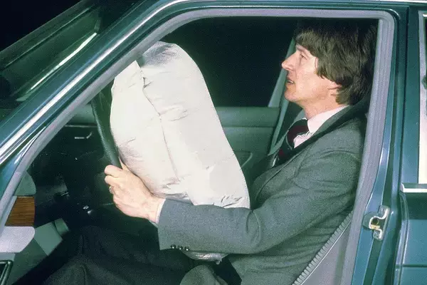 「「生物兵器対策装置」に衝撃の「衝突被害軽減」策！　最先端車の驚き先進装備４つ」の画像