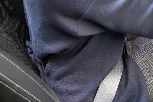 「ファッションよりも安全優先！　オシャレ女子が注意すべき「危険を招く」服装とは」の画像