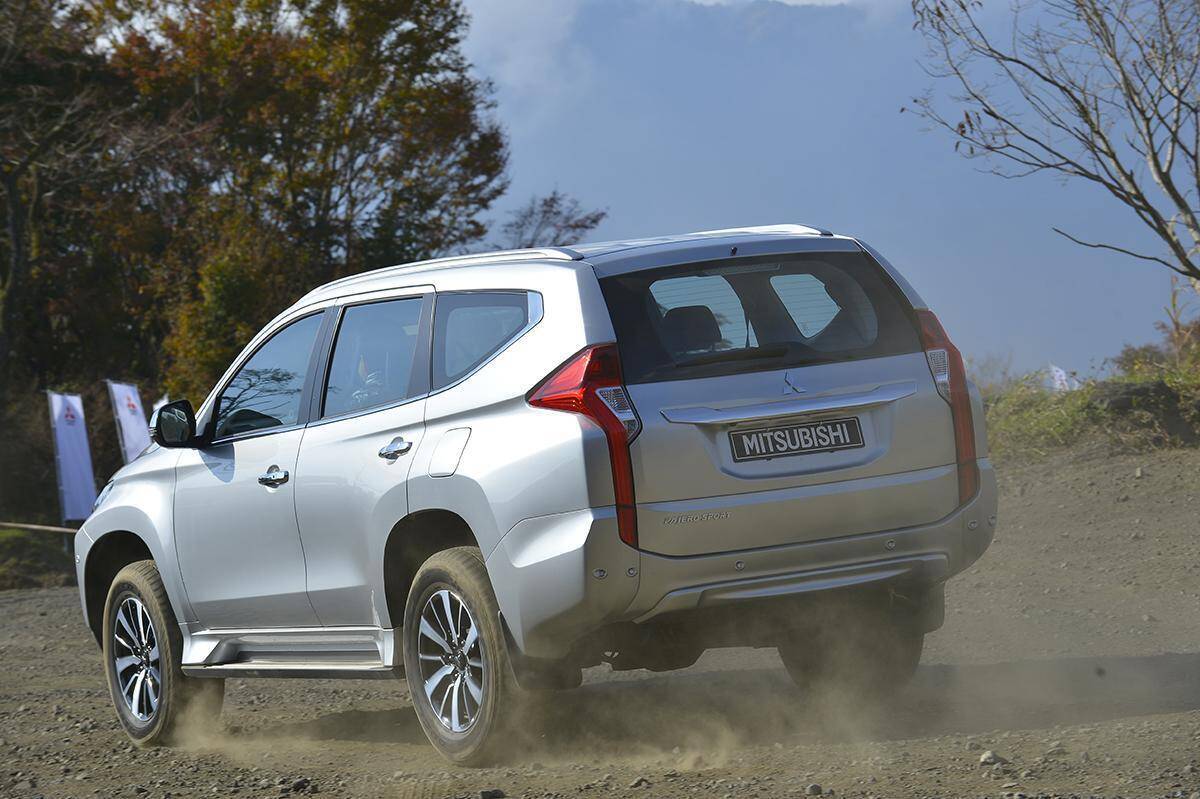 高級街にパジェロスポーツが並ぶ！　東南アジアで「三菱車」が人気ハイブランド化した理由