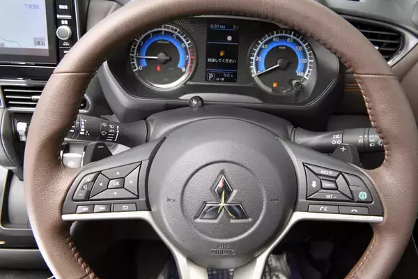 「クルマによってバラバラ！　義務化される「オートライト機能」搭載車の「スイッチ切り替え」の複雑さ」の画像