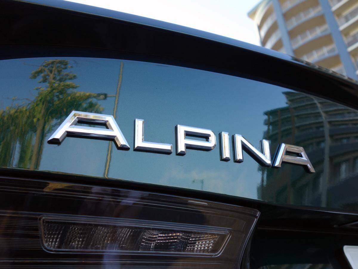 バカっ速だけどジェントル！　BMWに魔法をかけた「アルピナ」って何？