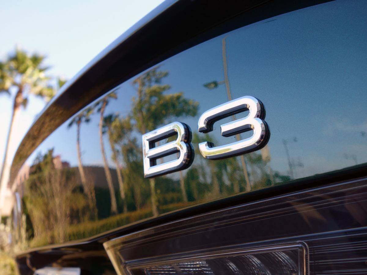 バカっ速だけどジェントル！　BMWに魔法をかけた「アルピナ」って何？