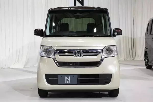 「レーシングドライバーが思わず「惜しい」！　最新車４台の「デキが良い」からこそ「気になる」ポイント」の画像