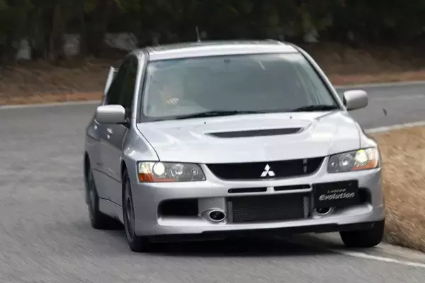 「エンジン好きなら人生一度は乗ってほしい！　替えがきかない「絶版名機」４選と搭載車」の画像