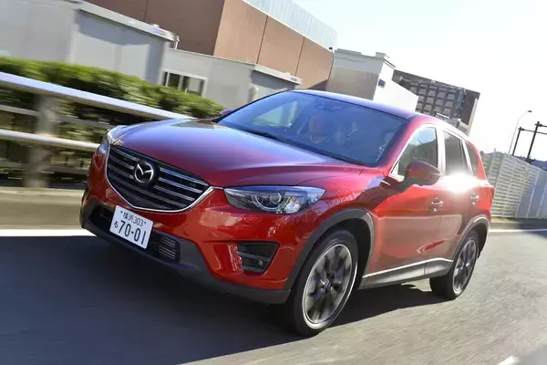 「ドッチが新型？　見た目の変化が極小の「モデルチェンジ」の意図とは」の画像