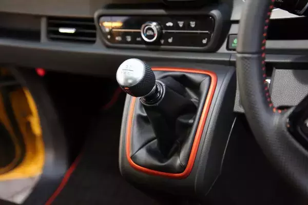「ドッチが新型？　見た目の変化が極小の「モデルチェンジ」の意図とは」の画像