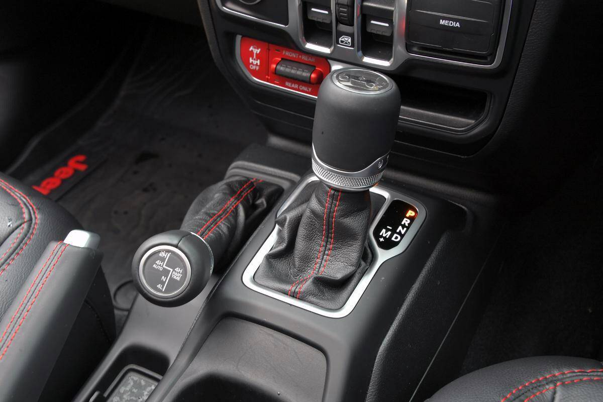 男性の視線「釘付け」確実！　女性が乗れば「ギャップ萌え」必至のクルマ５選