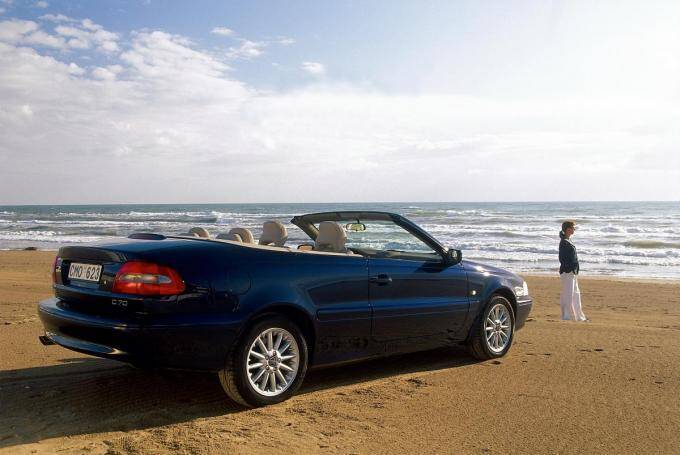 男性の視線「釘付け」確実！　女性が乗れば「ギャップ萌え」必至のクルマ５選