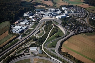 ポルシェファンの聖地ヴァイザッハ！　若き日の中谷明彦が体験した「日本の常識」が通じない世界とは