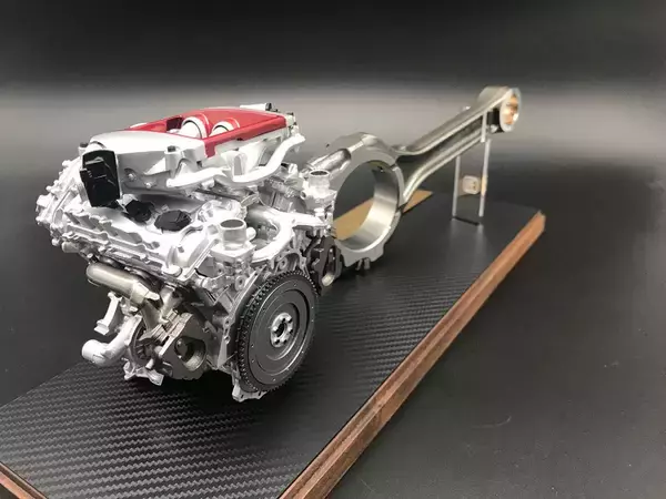 本物のコネクティングロッドが付属！　日下エンジニアリングから精工なVR38エンジンスケールモデル発売