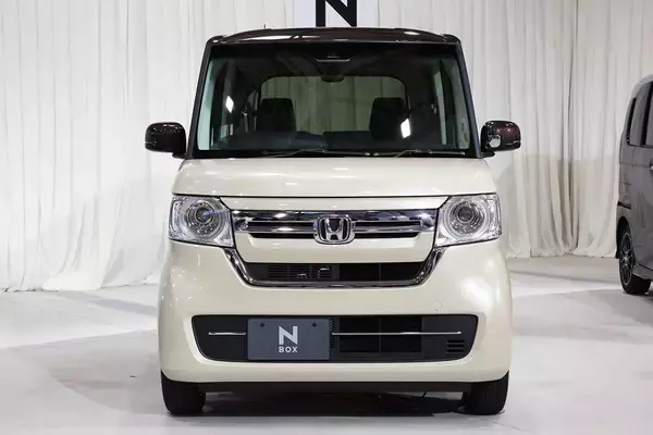 「ガチライバル車なのに売れ行きは明暗くっきり！　「ダブルスコア」どころじゃない差が付いたクルマ３組」の画像