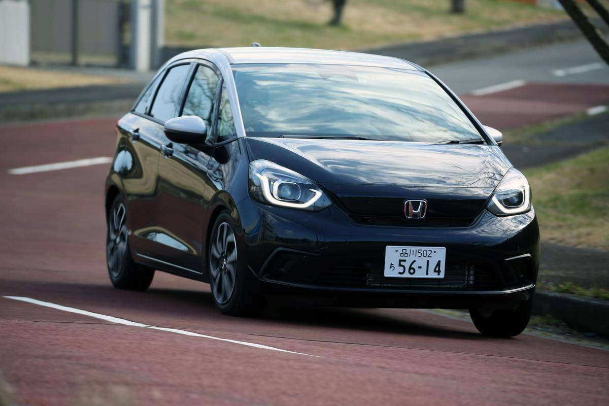 ガチライバル車なのに売れ行きは明暗くっきり！　「ダブルスコア」どころじゃない差が付いたクルマ３組