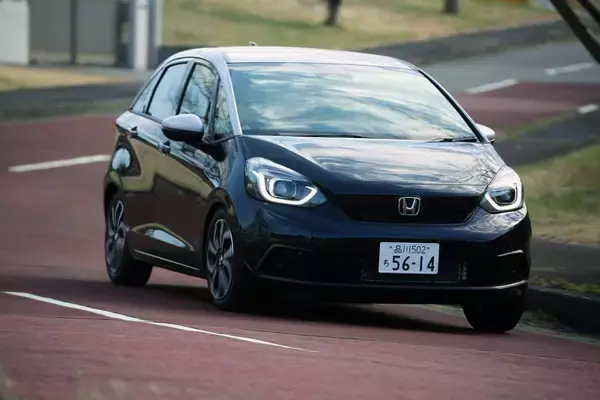 「ガチライバル車なのに売れ行きは明暗くっきり！　「ダブルスコア」どころじゃない差が付いたクルマ３組」の画像