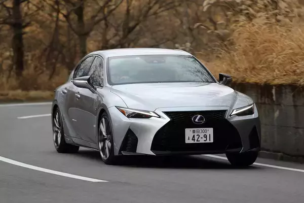 レクサスISの大幅改良でまさかの庶民化！　ディーラーも不思議がる「ウインカー」の謎