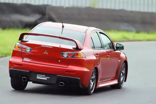 「これだけ中古が人気なんだから「復活」させるべき！　ユーザーが「後継車」を切望する「絶版」国産モデル４選」の画像