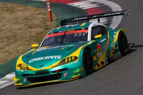 「レンズを通せばすべてが見える！　ドライバーに愛される巨匠カメラマンの「スーパーＧＴ」ウラ側」の画像