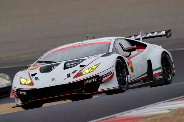 「レンズを通せばすべてが見える！　ドライバーに愛される巨匠カメラマンの「スーパーＧＴ」ウラ側」の画像