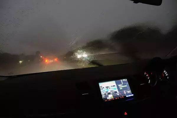 「目的地直前で案内をやめるナビ！　速すぎるオートワイパー！　ツメの甘さを感じるクルマの最新装備５つ」の画像
