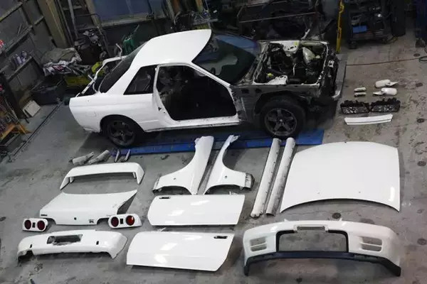 「4000万円超えのR32GT-R！　500万円近い初代ロードスター！　メーカー直系のレストア車が「新車価格」を超えるワケ」の画像