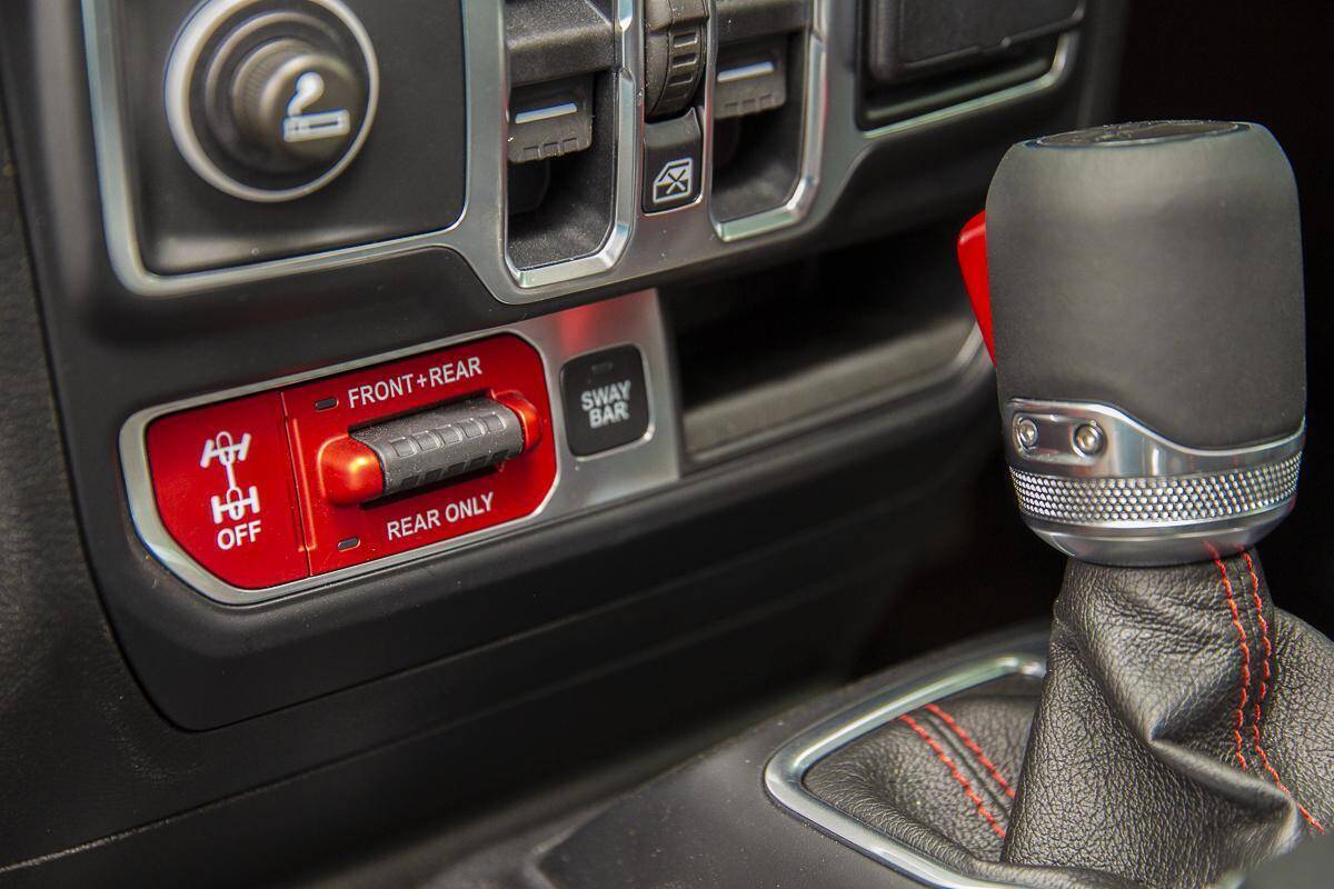 いま日本でバカ売れの「ジープ」！　なかでもタフっぷり全開の「ラングラー」ってどんなクルマ？