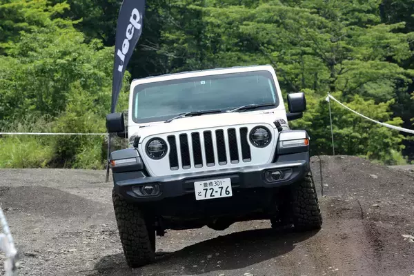 「いま日本でバカ売れの「ジープ」！　なかでもタフっぷり全開の「ラングラー」ってどんなクルマ？」の画像