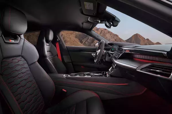 「Audi e-tron GTが日本初披露！　発売は2021年秋以降で1399万円から」の画像