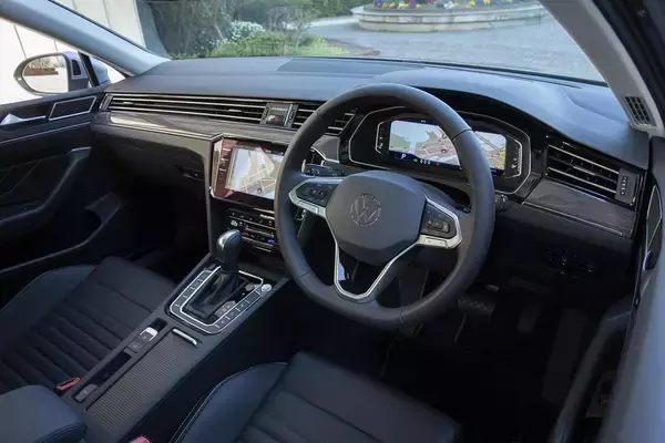 「新型フォルクスワーゲン・パサート発売！　最新の運転支援システム採用で安全性向上」の画像