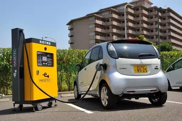 「まもなく登場が噂される「軽自動車EV」！　電気自動車オーナーが語る「喜んでばかりはいられない」事情」の画像