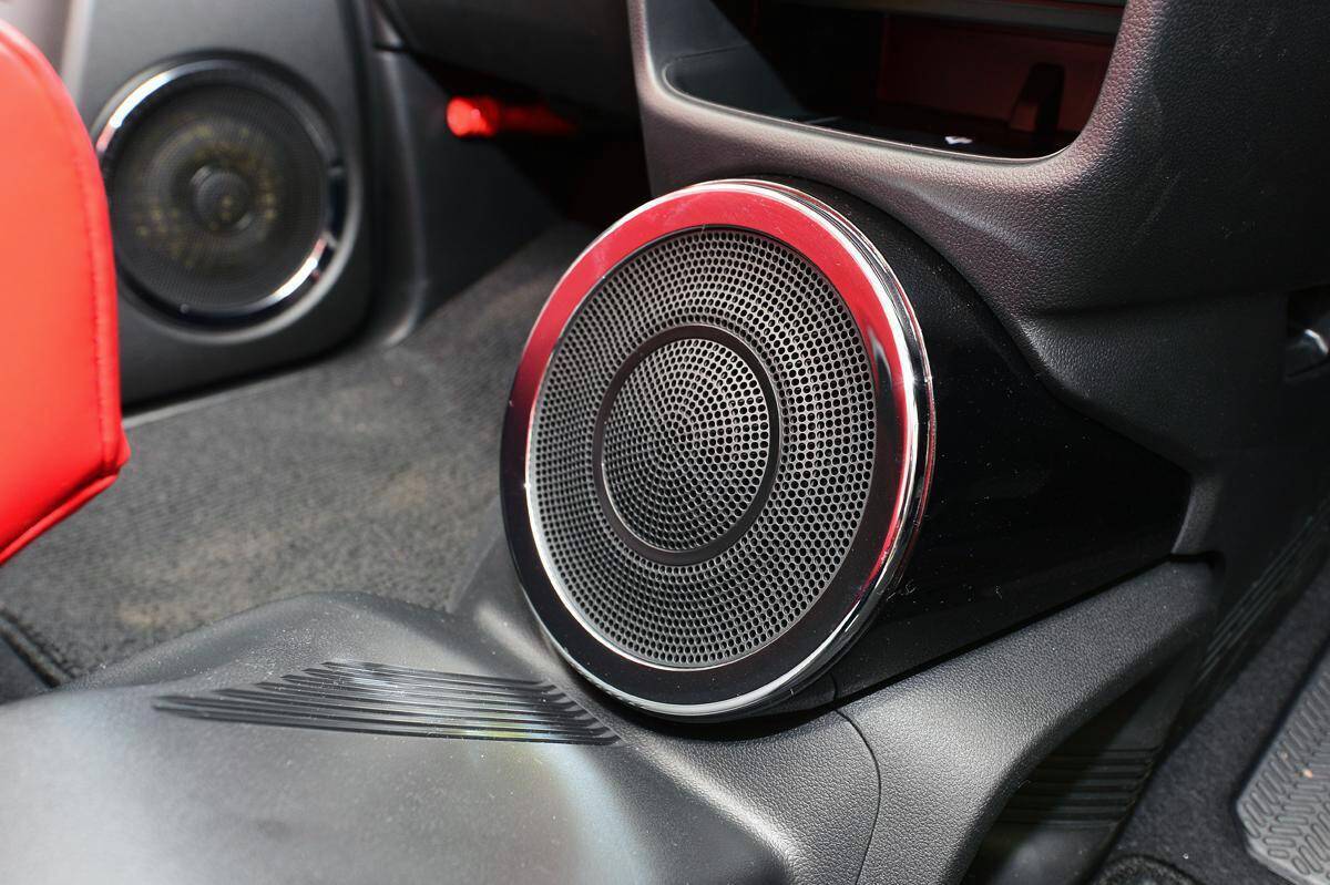 純正で62個のスピーカーが用意されたクルマも スピーカーは数が多いほどいい音で聴けるのか 21年4月12日 エキサイトニュース 純正で62個のスピーカーが用意されたクルマも スピーカーは数が多いほどいい音で聴けるのか 21年4月12日 エキサイトニュース