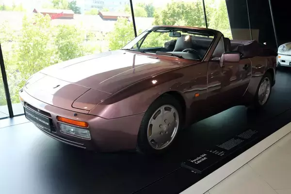 「決して失敗作ではなかった！　911ファンから酷評されてもポルシェがFRを導入したワケ」の画像