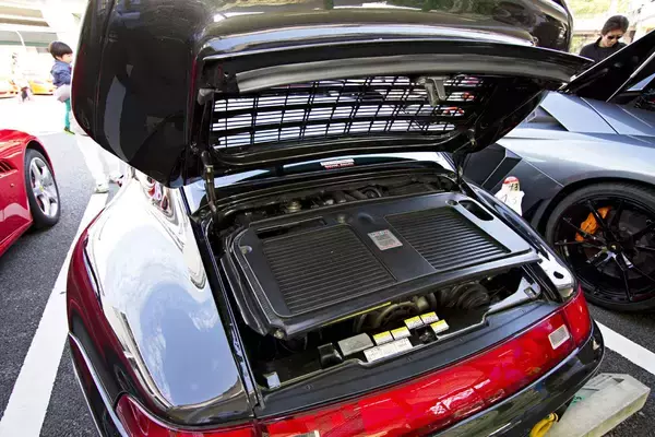 決して失敗作ではなかった！　911ファンから酷評されてもポルシェがFRを導入したワケ