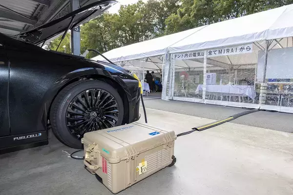 「リーフ・ホンダe・エクリプスPHEVもみんなボディ外側！　MIRAIの外部給電口だけがボンネット内にあるワケ」の画像