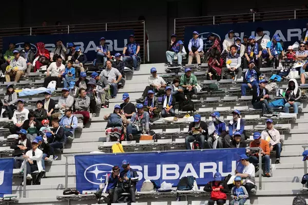 「生で観るなら体力必須！　本気で挑むと「重装備」＆「重労働」なレース観戦の中身」の画像