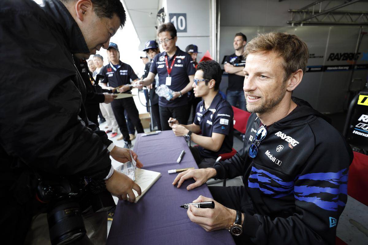 生で観るなら体力必須！　本気で挑むと「重装備」＆「重労働」なレース観戦の中身