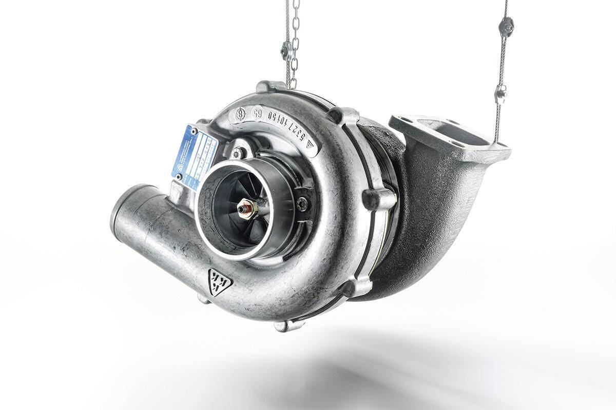 完全な電気自動車なのになぜ？　ポルシェ・タイカンに「ターボ」というグレードが存在する謎