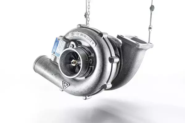 「完全な電気自動車なのになぜ？　ポルシェ・タイカンに「ターボ」というグレードが存在する謎」の画像