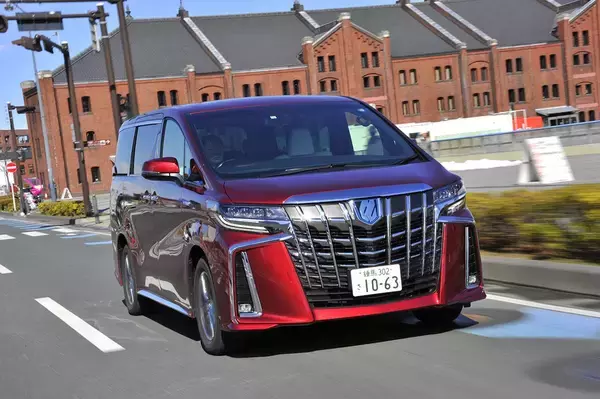 「販売上位独占に他メーカーは白旗！　コロナ禍のなか高級車から不人気のセダンまで「バカ売れ」させるトヨタの秘密」の画像