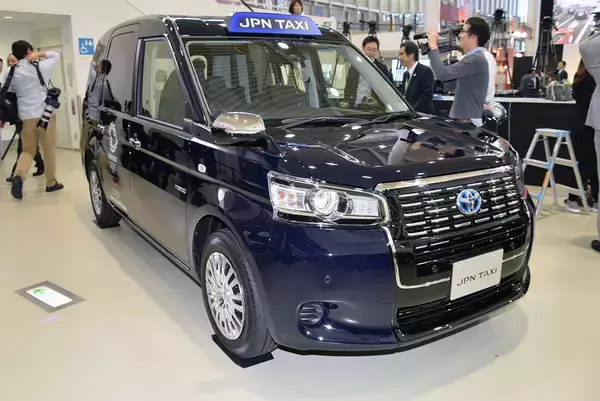 「免許を取っても乗るのはハッチバックやSUV！　それでも「教習車」に不人気な「セダン」が選ばれるワケ」の画像