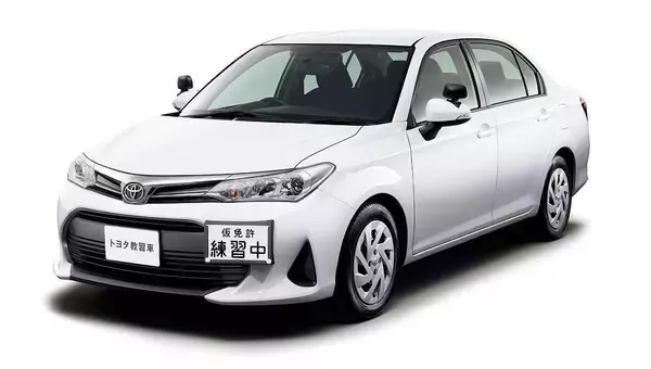 「免許を取っても乗るのはハッチバックやSUV！　それでも「教習車」に不人気な「セダン」が選ばれるワケ」の画像